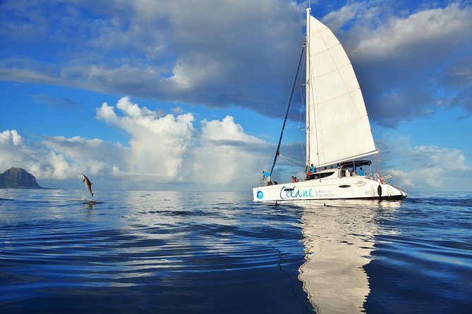 WEST Shared Cruise : OCÉANE Full Day Catamaran Ile aux Bénitiers - Snorkeling above Black River’s shallow reef