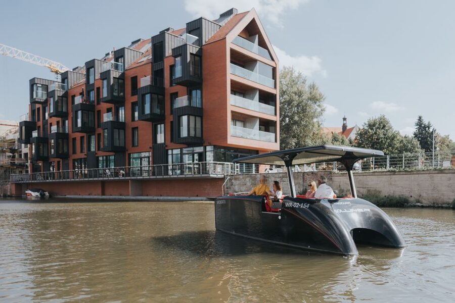 Wroclaw: Solar Catamaran Cruise on the Odra River - Private format and guide style