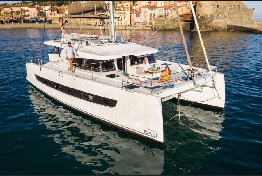 Yacht catamaran trip to the Lavezzi Islands - Lavezzi Island on foot until about 4 p.m.